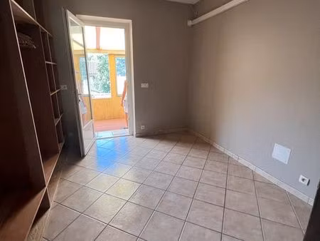 t2 centre ville proche gare