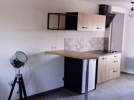 studio meublé 100m école d' infirmière