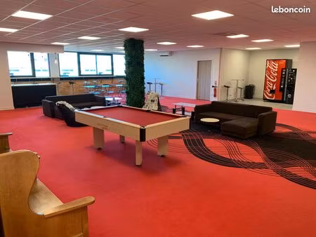 location bureaux (a partir de 5 ht le m2)  entrepôts (a partir de 2 50 ht le m2)