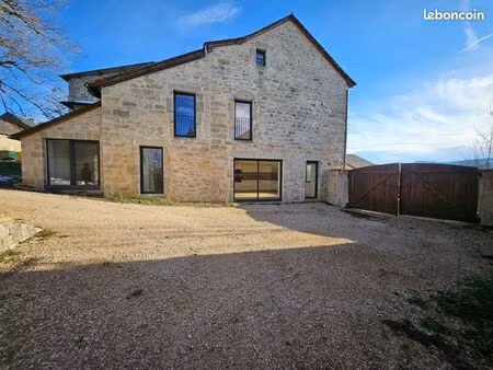 maison en pierre rénovée 130 m² avec cour – palmas