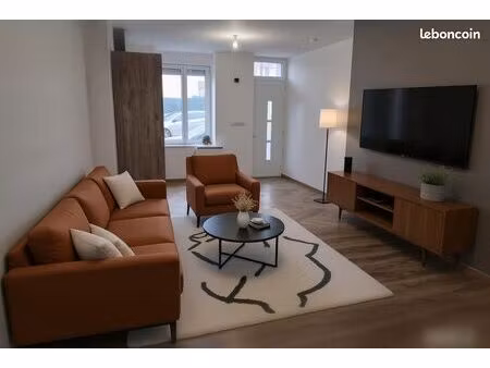 maison mitoyenne rénovée  bien isolée  avec jardin  stationement facile  cuisine équipée