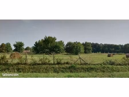 terrain 1 300 m² laruscade