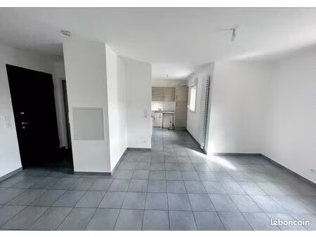 a vendre - t2 lumineux 45 m² + place de parking