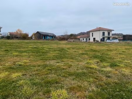 terrain 3 240 m² ytrac