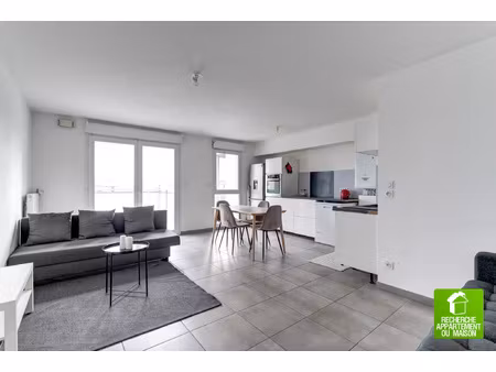 decines centre dernier étage t3