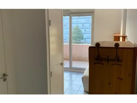 location appartement  m² t-2 à lyon 7  688 €