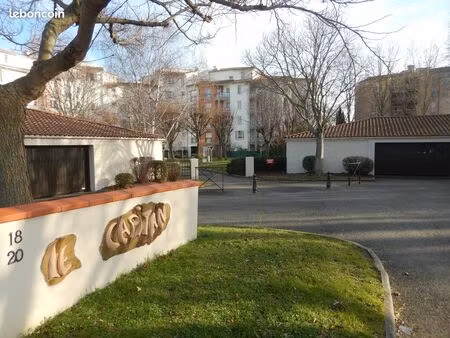 a vendre t2 55m² le capitan - port sud - garage + parking fermés