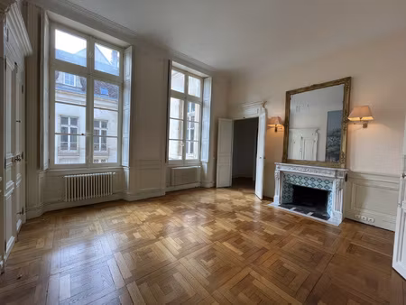 dijon - rue vannerie - bureaux t5 de 144 m2 dans un ancien h