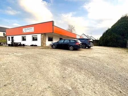 aux portes de vannes – bâtiment commercial récent divisible 470 m²