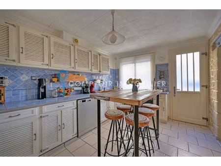 a vendre dept 30 (gard) le cailar maison de village avec cou