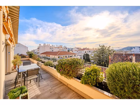 vaste appartement en dernier etage avec grande terrasse ...