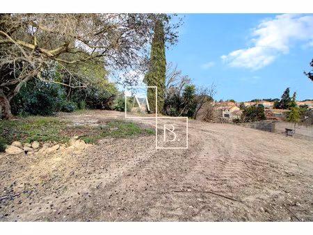 poussan  terrain plat et viabilisé de 620 m2 à vendre