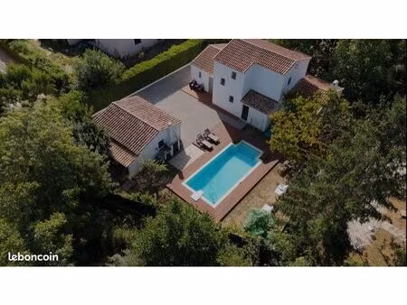 villa centre village