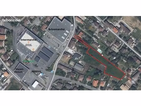 terrain constructible de 2950m2 à aiguillon