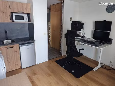 studio avec chambre 24 m2