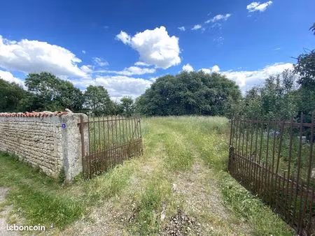 terrain constructible 1 040 m² avec bâtiment en pierre – vergné (17330) – proche surgères 