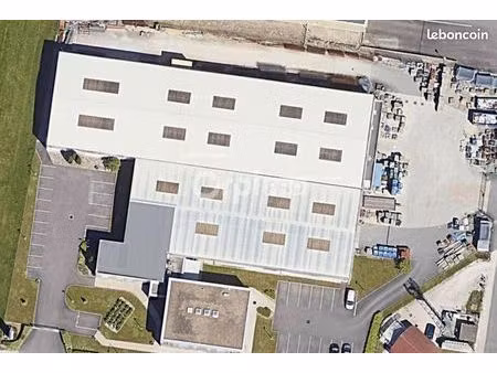 local d'activité 3 600 m²
