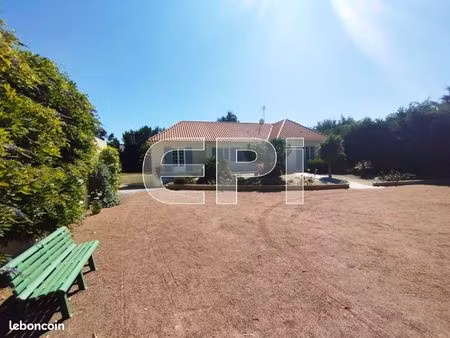 pavillon 11 pièces 165 m²