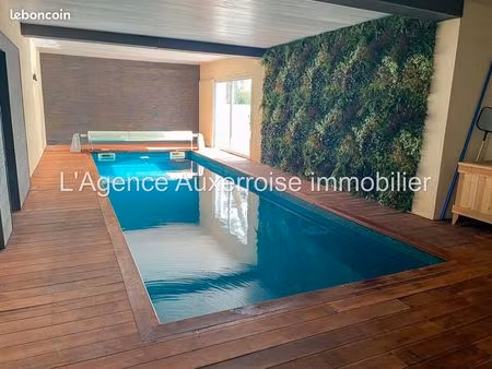 propriété 6 pièces 218 m²