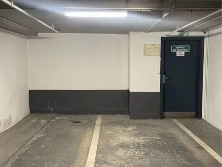 place de parking 2 roues rue de la paix vendome