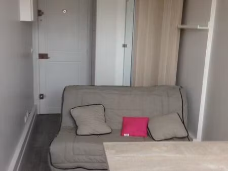 studette meublée - quartier dauphine/ victor hugo