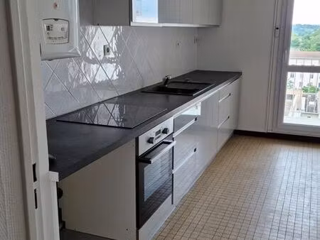 loue romans près centre t4 avec terrasse 3em étage avec ascenseur cuisine équipé 630 euros