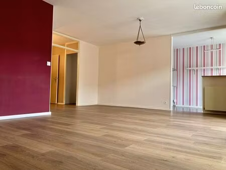 appt t3  centre-ville castanet-tolosan  paisible  toutes commodités à proximité