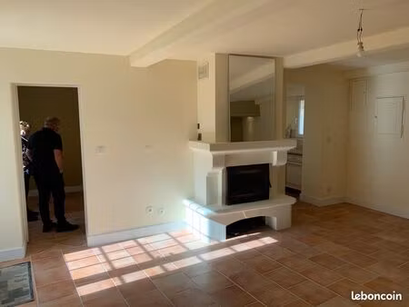 vend bel appartement 1ch à maillane