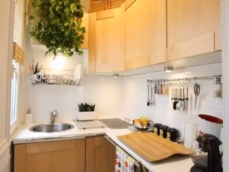 bastille: 2 pièces  salon  1 chambre séparée  espace bureau immeuble standing