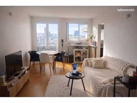 studio meublé  clair  calme  ensoleillé dans les nuages