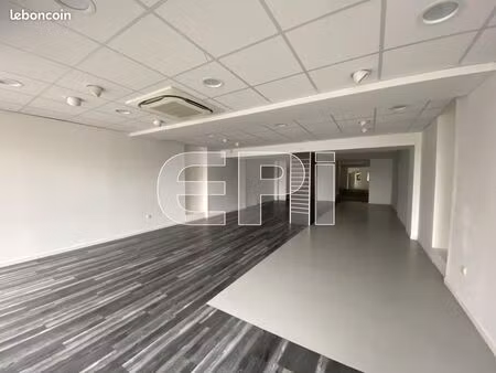 local commercial 210 m²