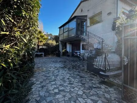 à vendre: haut de villa avec jardin privatif