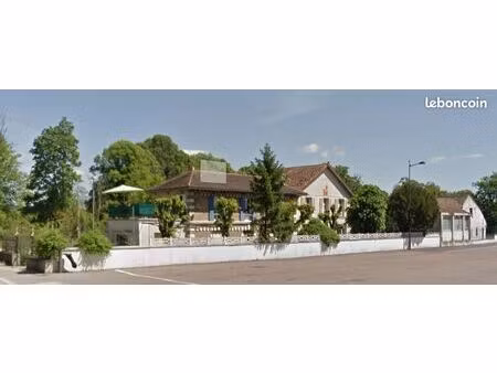 ensemble immobilier ( 4 appartements / terrain constructible / hangar )