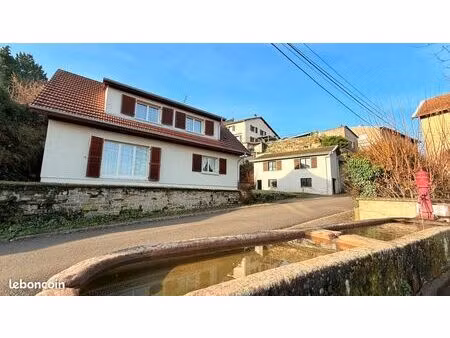 propriété 5 pièces 141 m²