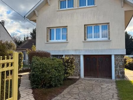 maison 100 m2 + véranda 20 m2 et dépendances 70 m2