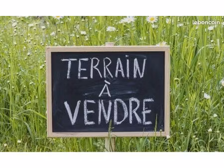 terrain à bâtir – 475 m² – combleux – libre constructeur