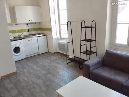 loue studio meublé a l'année