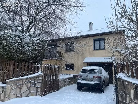 maison individuelle avec studio au sous-sol et jardin 600 m²