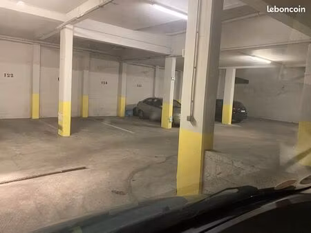 location place de parking sécurisée