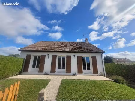 maison à qelques centaines de mètres du centre ville de bellegarde 45