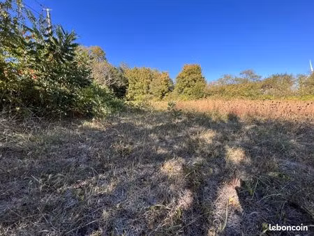 terrain 2 018 m² fontenille