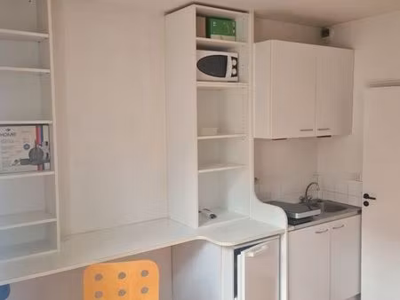 location studio meublé