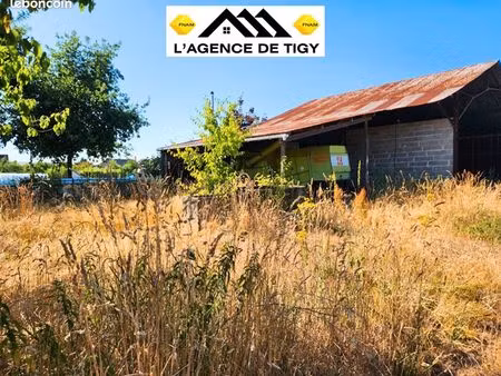 bâtiment 150 m² ferolles