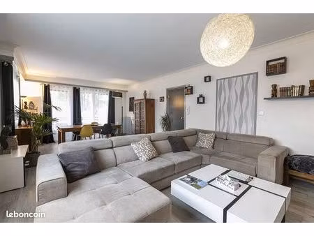 à louer maison avec 2 appartements appartement du haut a louer