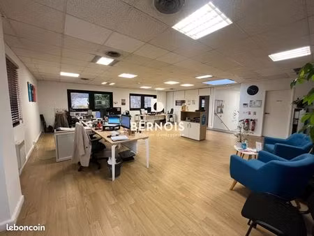 bureaux 267 m²