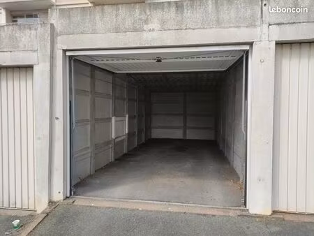 garage / box