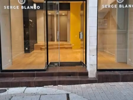 local commercial 70 m²