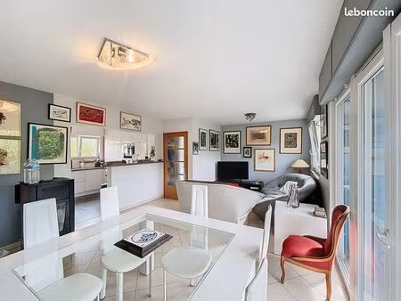 spacieuse maison familiale 5 chambres  145 m²  jardin 1 700 m² et carport double  au calme