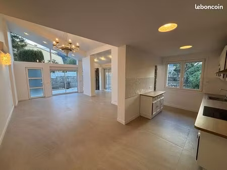 maison de plain-pied 100 m² – centre de sorède – 3 faces sur terrain piscinable de 550 m²