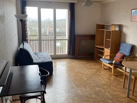 grand studio meublé avec parking et cave